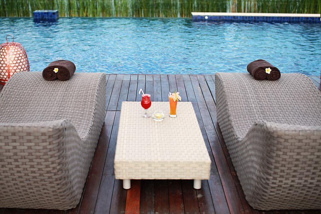 Mega Boutique Hotel Kuta  Exterior photo