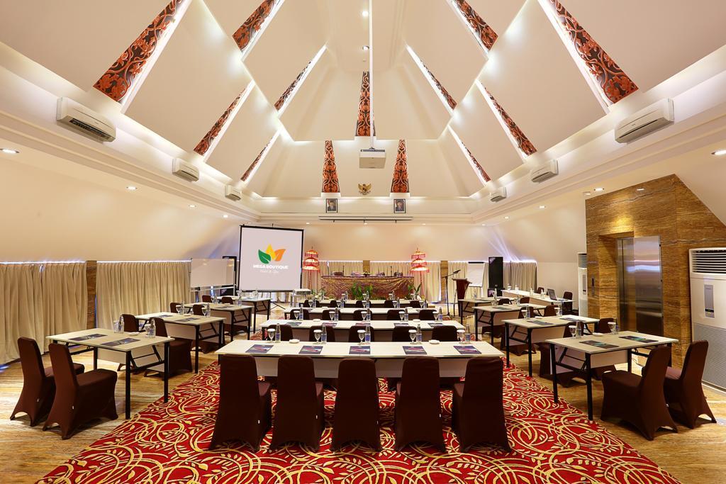 Mega Boutique Hotel Kuta  Exterior photo